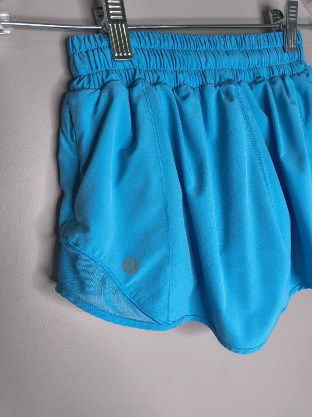 Lululemon SIZE 2 Hotty Hot LR low rise 2.5” athletic shorts in blue - Picture 3 of 13